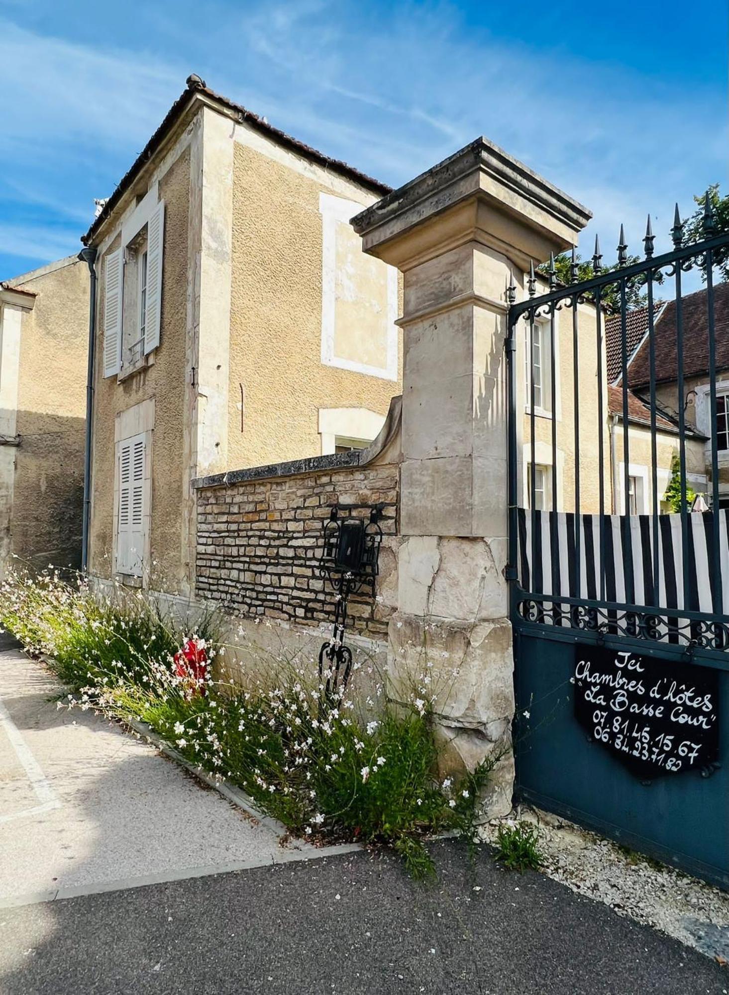 La Basse Cour Hotell Tanlay Eksteriør bilde